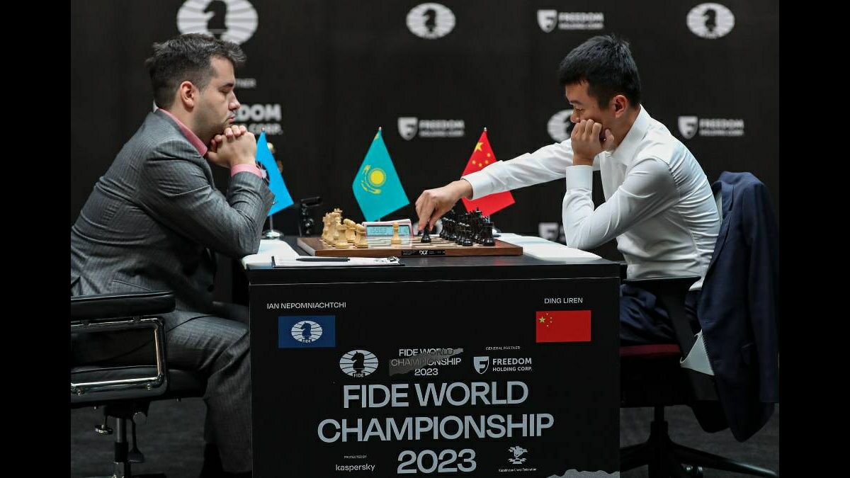 Ян Непомнящий выиграл пятый тур партии за шахматную корону.