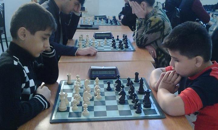 Определились чемпионы Душанбе по шахматам среди молодежи.