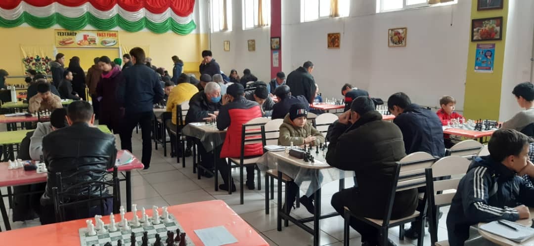 В Душанбе 13-летний подросток выиграл городской чемпионат взрослых по шахматам